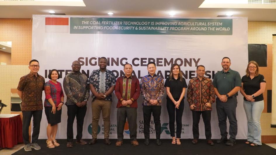 signing-ceremony-international-partnershi-participants-2.jpg